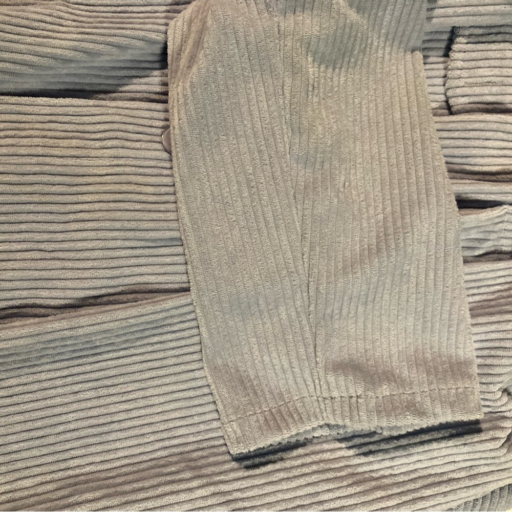Women’s light blue corduroy shirt bundled with a teal colored t-shirt - Picture 4 of 10